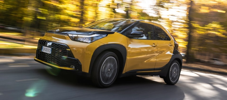 Aygo X Hybrid, il test in anteprima: consumi record, oltre 31 km/l in città e statale