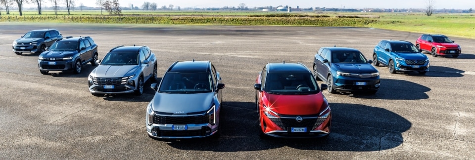 C-SUV full hybrid, maxi prova: fino a 30,3 km/litro in città. Ecco chi consuma meno fra 8 modelli