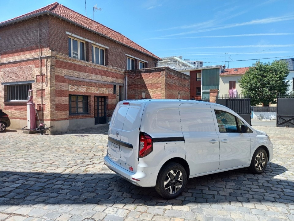 Alla guida del Nissan Townstar EV