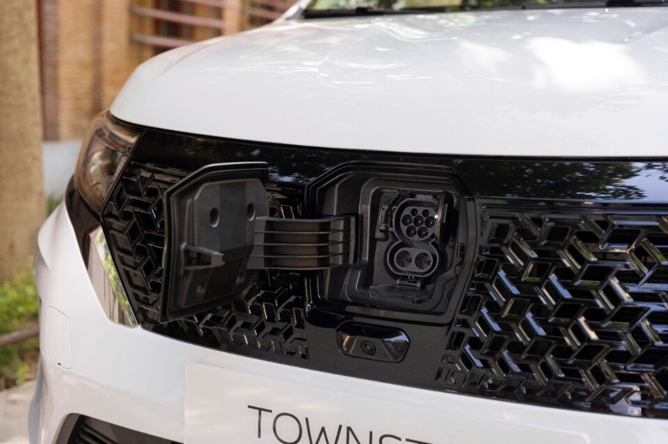 Alla guida del Nissan Townstar EV